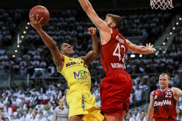 他们通过出 他们通过出